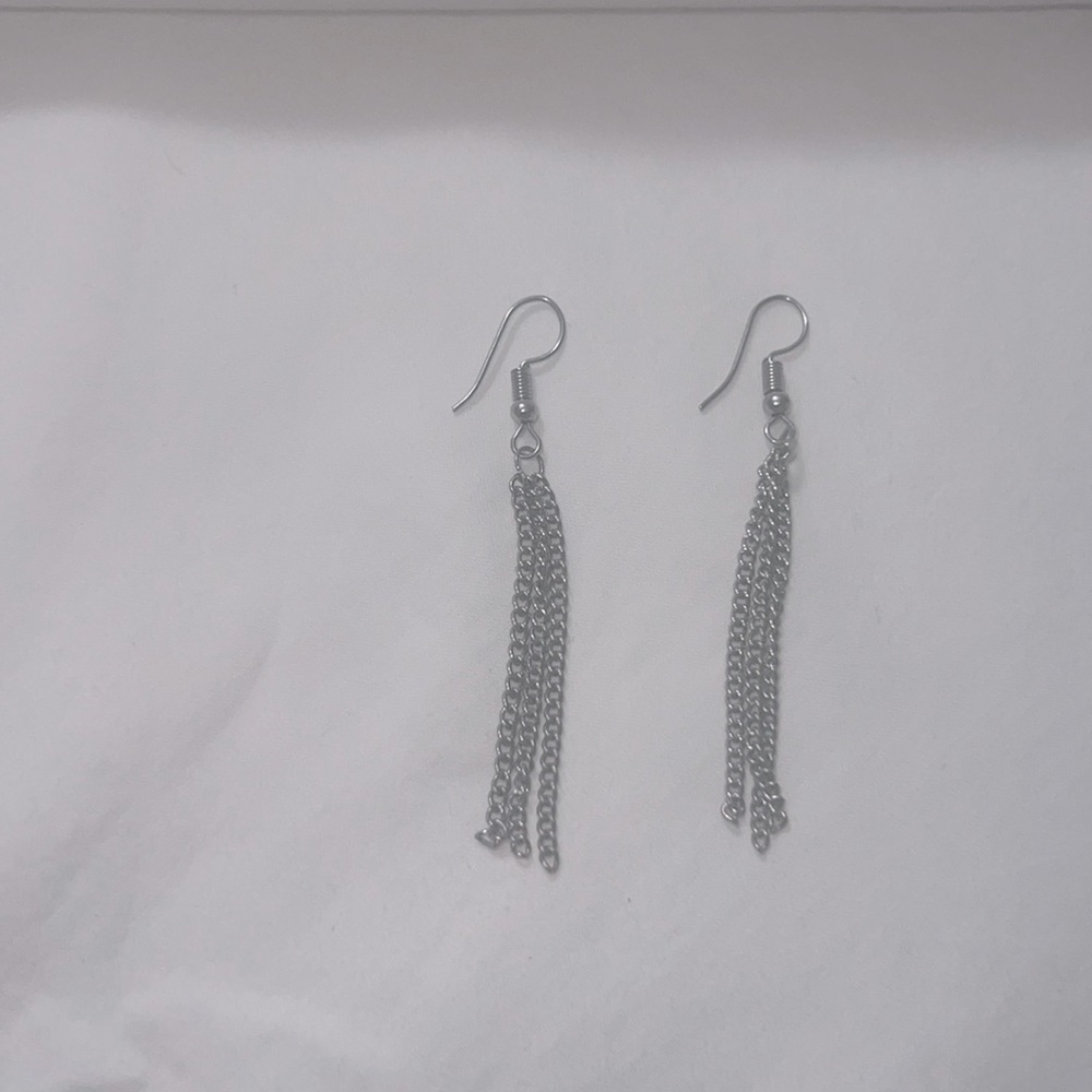 Light weight chain tassel earrings